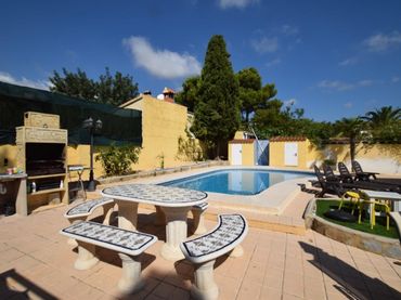 Detached house with pool for sale in Pueblo - Urbanizaciones