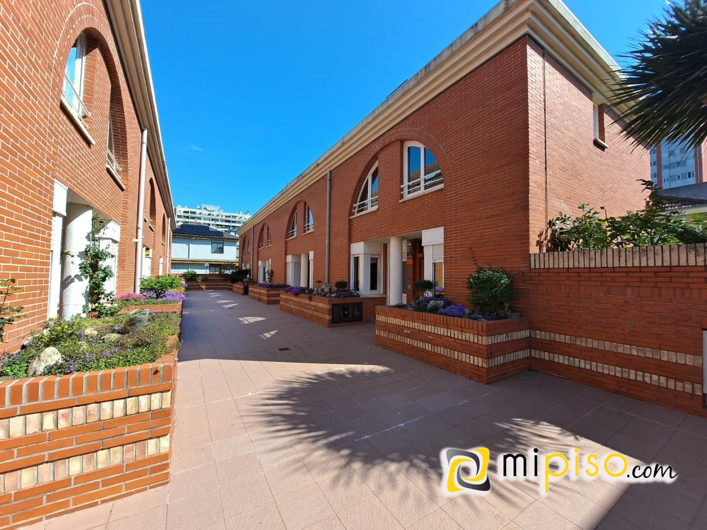 Exterior view of House or chalet to rent in Laredo  with Heating, Terrace and Furnished