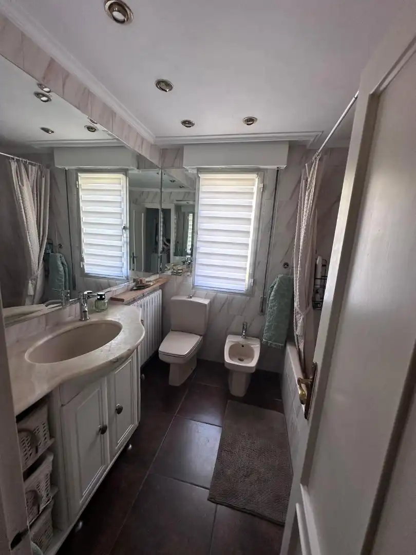 Baño de Piso en venta en Viguera con Calefacción, Terraza y Amueblado