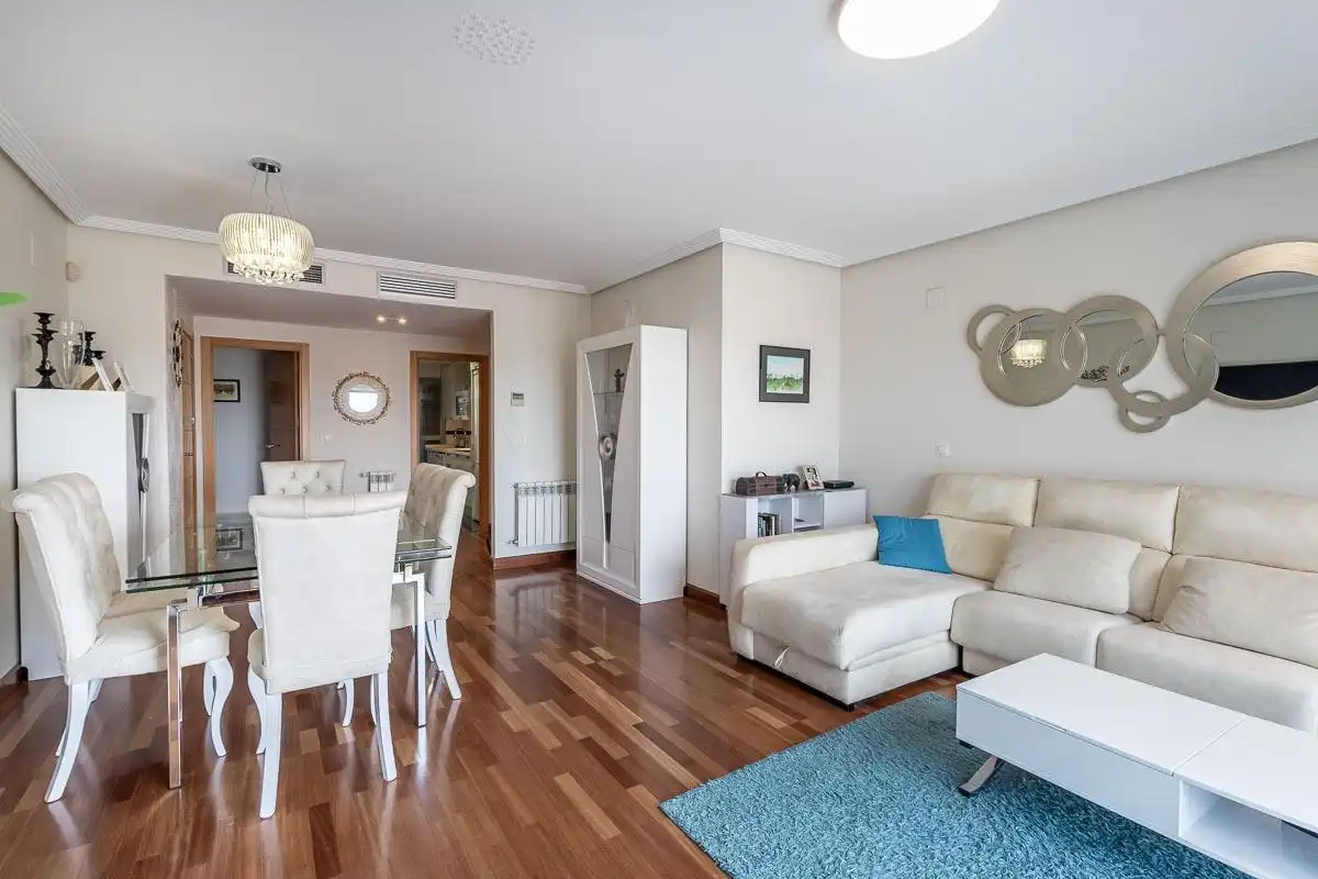 Living room of Flat for sale in Granada  with Air Conditioner and Storage room