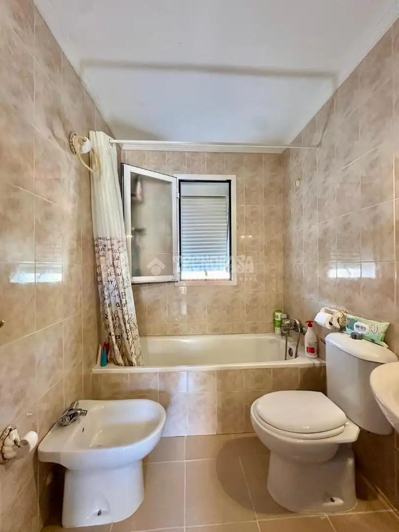 Bany de Casa o xalet en venda en Jerez de la Frontera amb Aire condicionat, Jardí privat i Terrassa