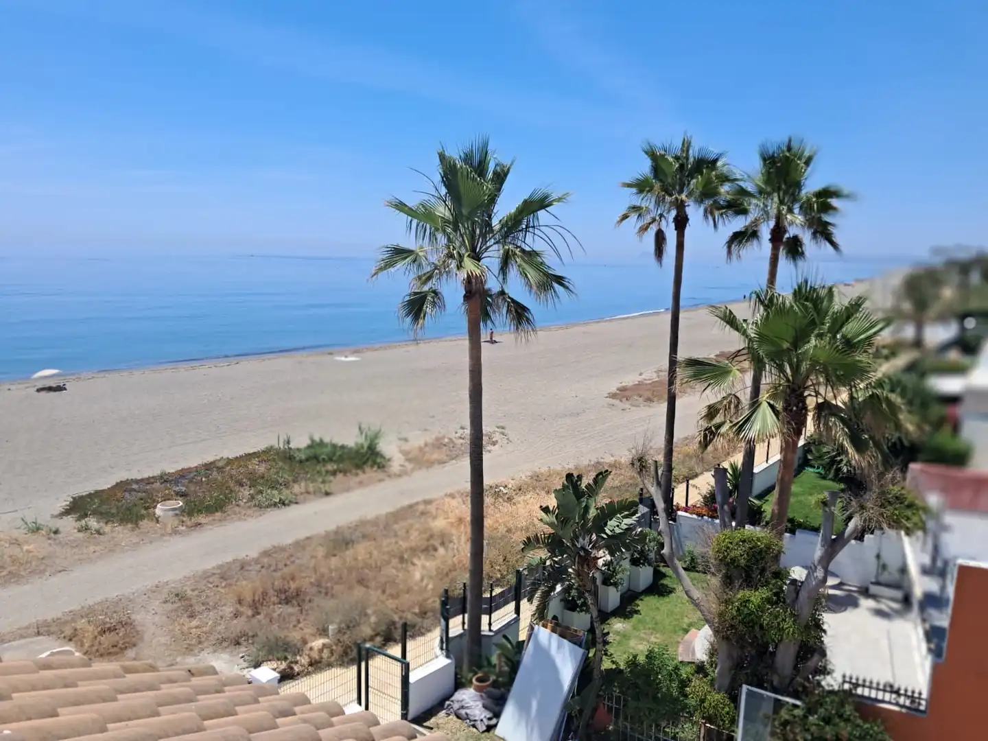 Vista exterior de Casa adosada en venda en Estepona amb Aire condicionat, Terrassa i Traster