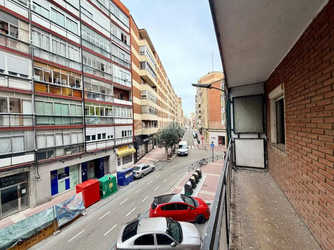 Außenansicht von Wohnung zum Verkauf in Valladolid mit Terrasse