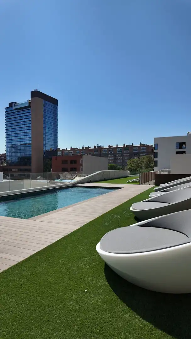 Piscina de Piso de alquiler en Barcelona con Calefacción, Amueblado y TV