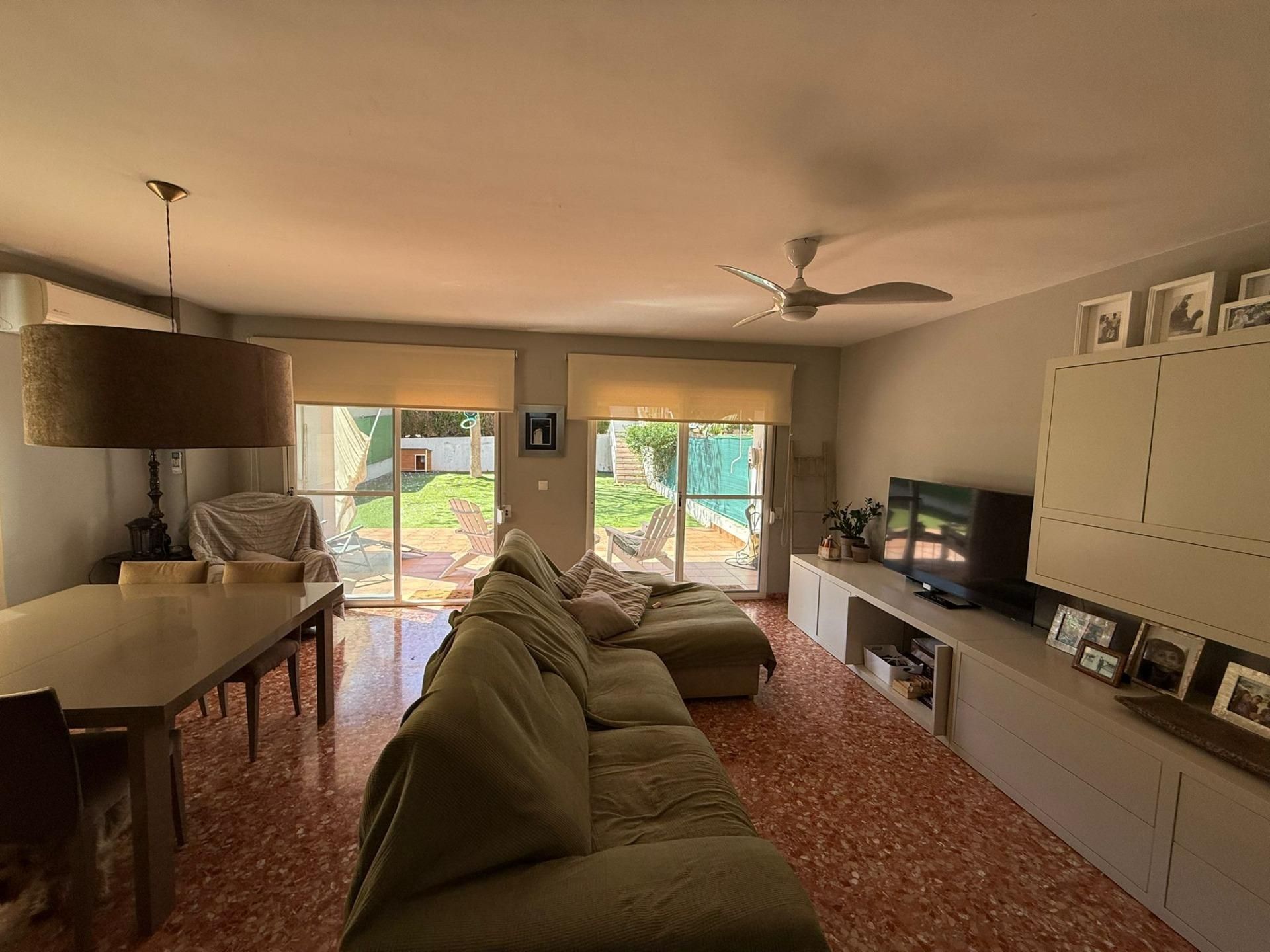 Sala de estar de Casa adosada en venta en Alzira con Jardín privado, Terraza y Balcón