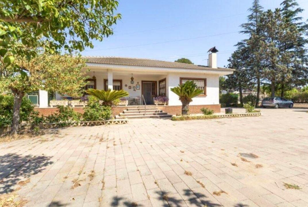 Vista exterior de Casa o xalet en venda en Villena amb Jardí privat, Terrassa i Piscina