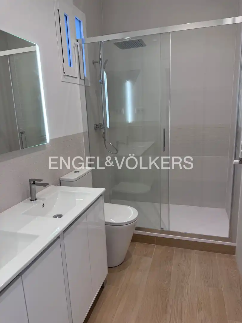 Bathroom of Flat for rent in Madrid  with Air Conditioner, Heating and Furnished