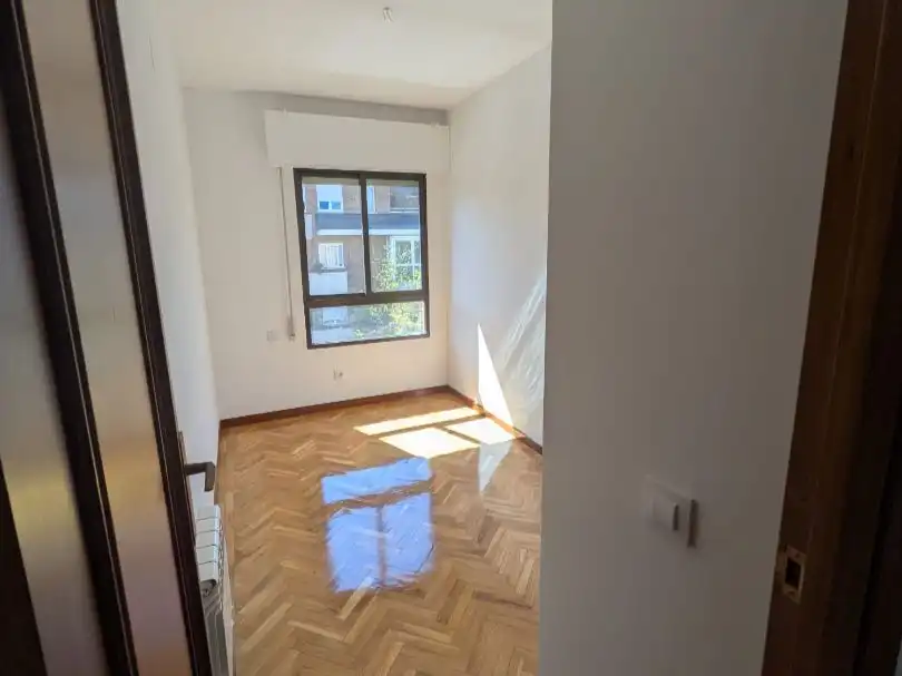 Schlafzimmer von Wohnung zur Miete in Madrid mit Klimaanlage, Heizung und Parkett