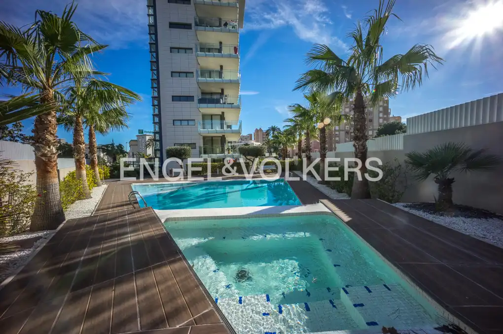 Schwimmbecken von Wohnung zum Verkauf in Alicante / Alacant mit Klimaanlage, Heizung und Terrasse