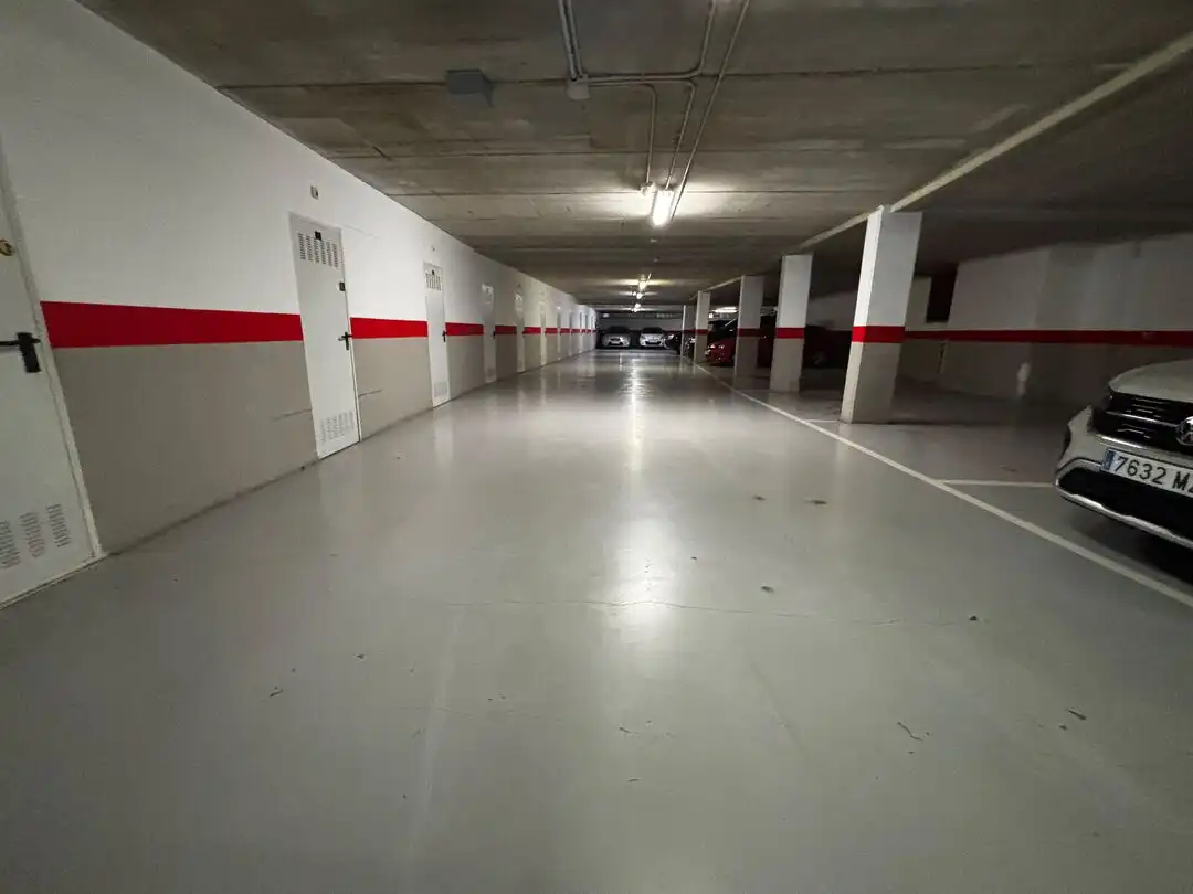 Parking de Piso de alquiler en Santander con Trastero, Amueblado y Balcón