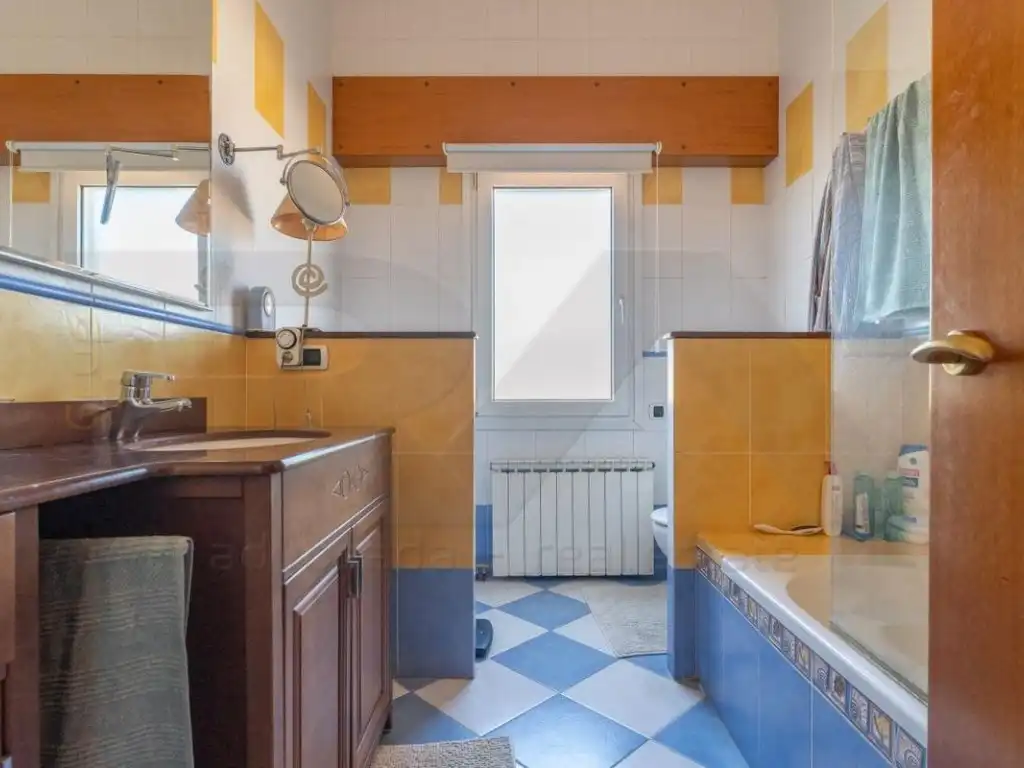 Bany de Casa o xalet en venda en Tarragona amb Aire condicionat, Jardí privat i Terrassa