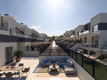 Adosado de obra nueva con balcón en venta en Calle Londres 4