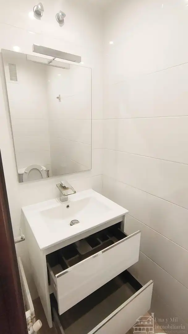 Bathroom of Flat for sale in Salamanca  with Terrace and Balcony