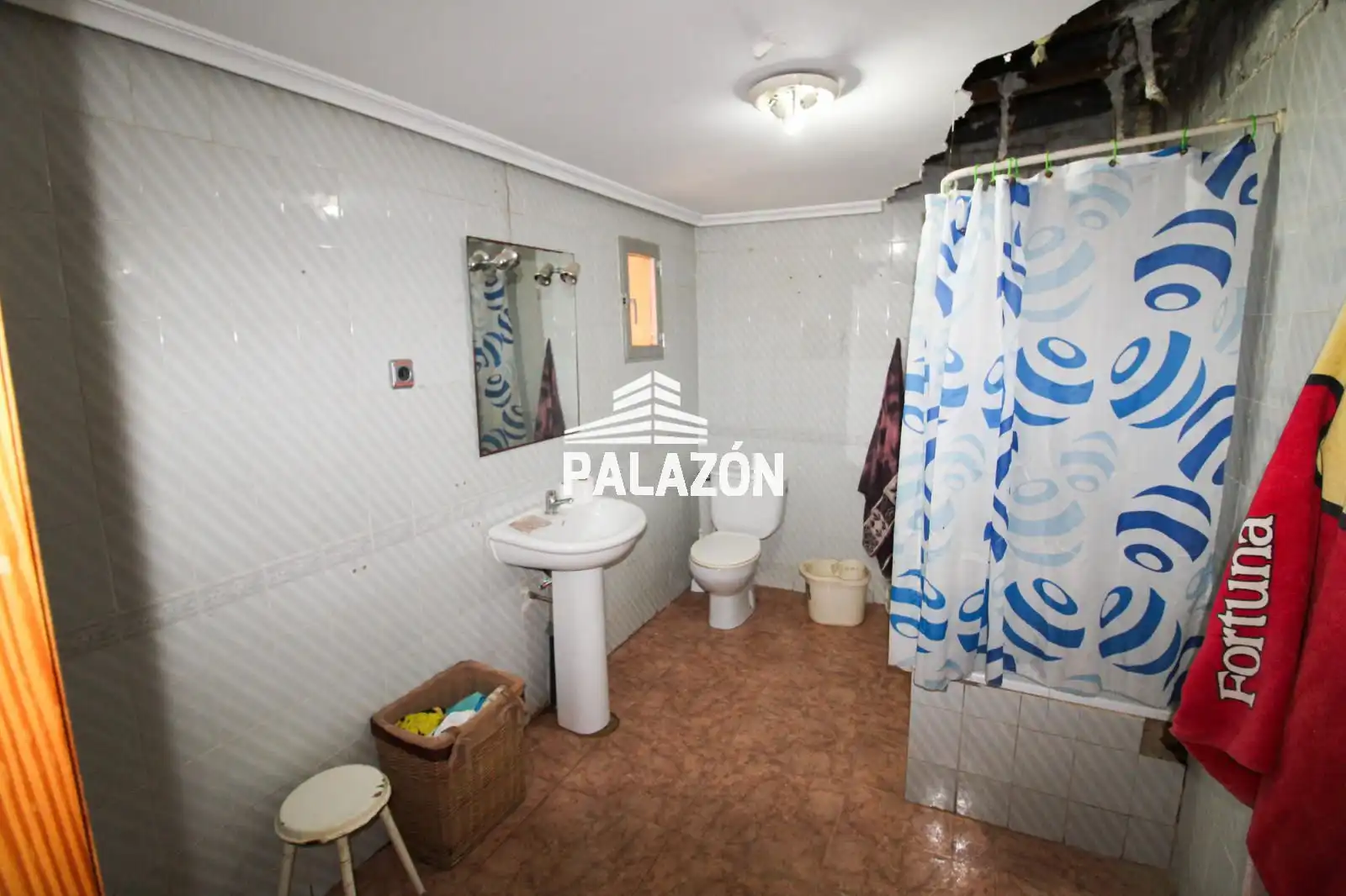 Badezimmer von Country house zum Verkauf in Aspe