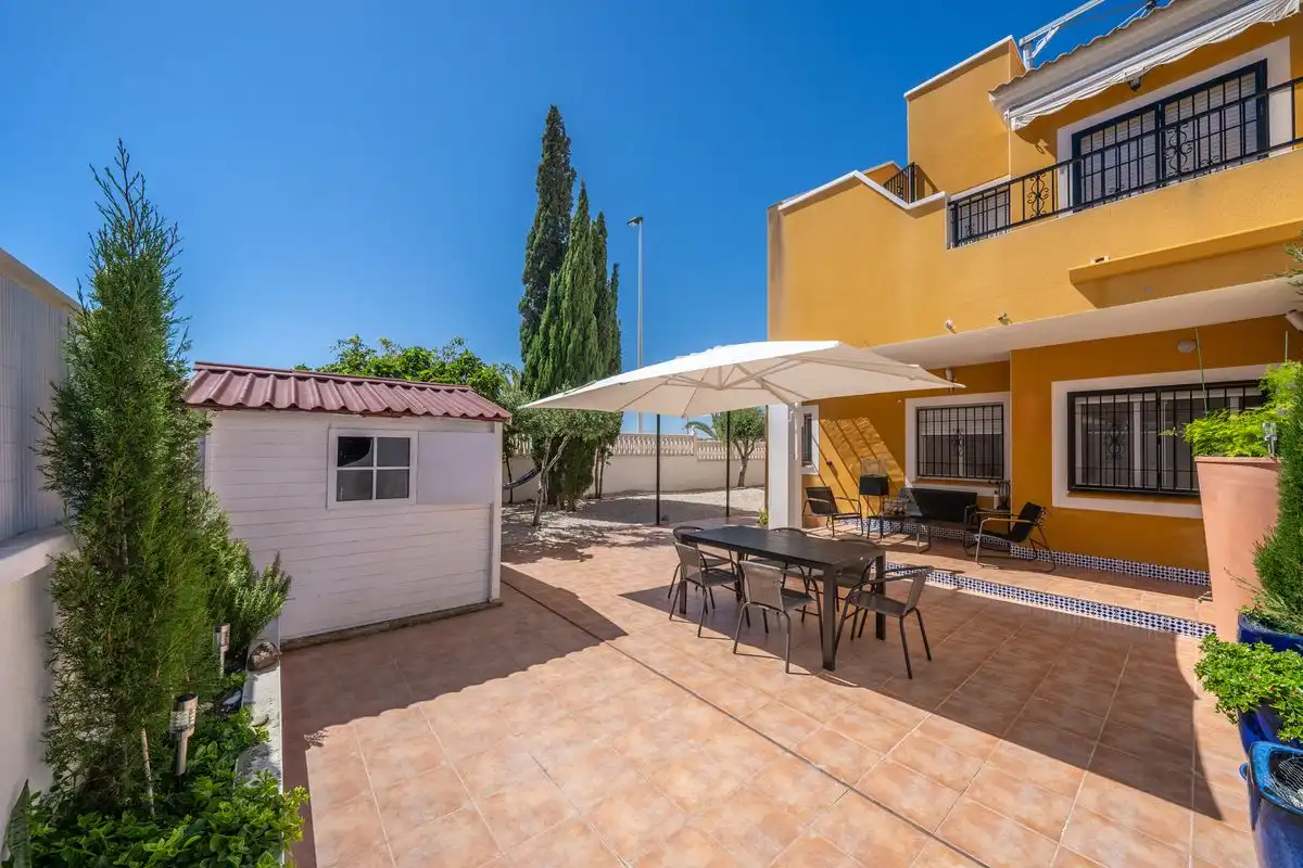 Bajo con terraza en venta en Carrer Bahia, imagen 4