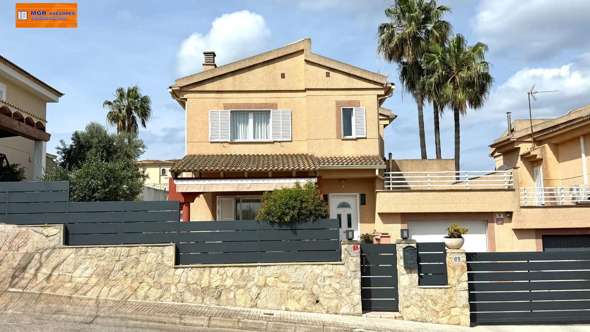 Vista exterior de Casa adosada en venda en Llucmajor amb Aire condicionat, Calefacció i Jardí privat