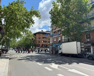 Vista exterior de Local en venda en  Madrid Capital