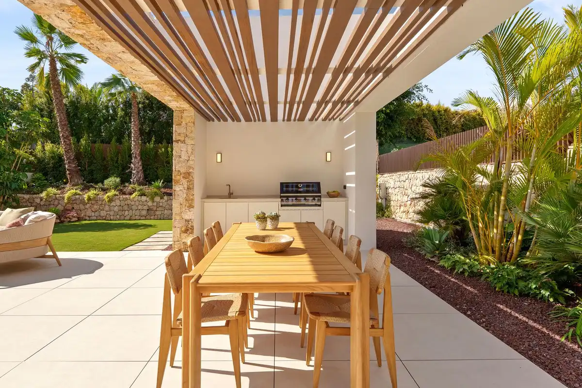 Terrasse von Haus oder Chalet zum Verkauf in Marbella mit Klimaanlage, Privatgarten und Terrasse