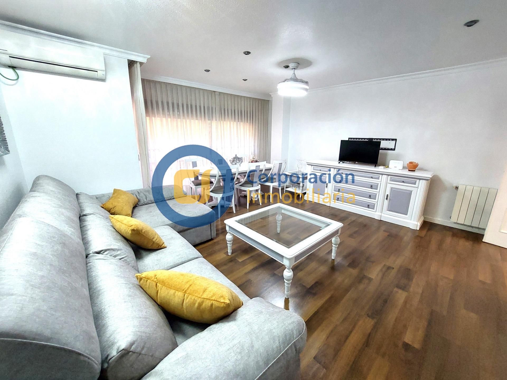 Sala de estar de Piso en venta en Lorca con Jardín privado, Trastero y Amueblado