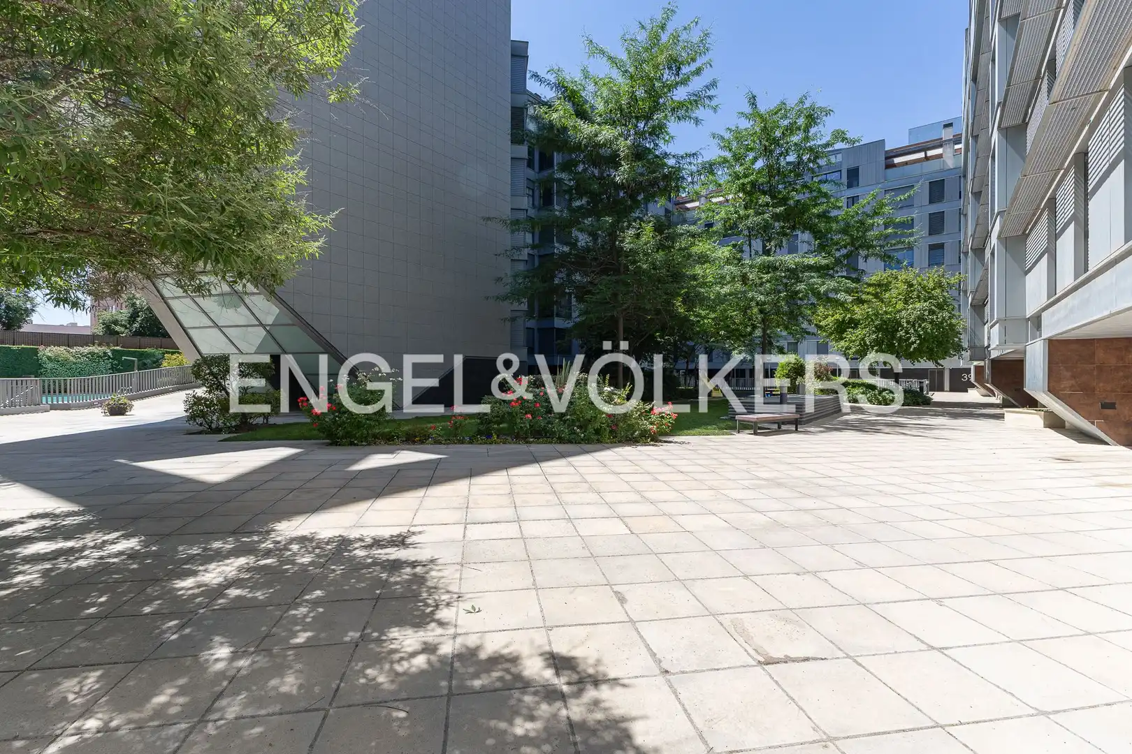 Terraza de Apartamento en venta en Madrid con Aire acondicionado, Calefacción y Jardín privado