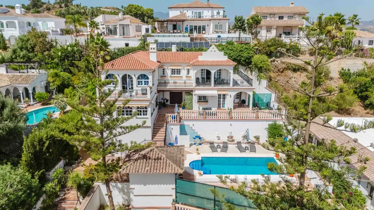 Vista exterior de Casa o chalet en venta en Mijas con Aire acondicionado, Calefacción y Jardín privado