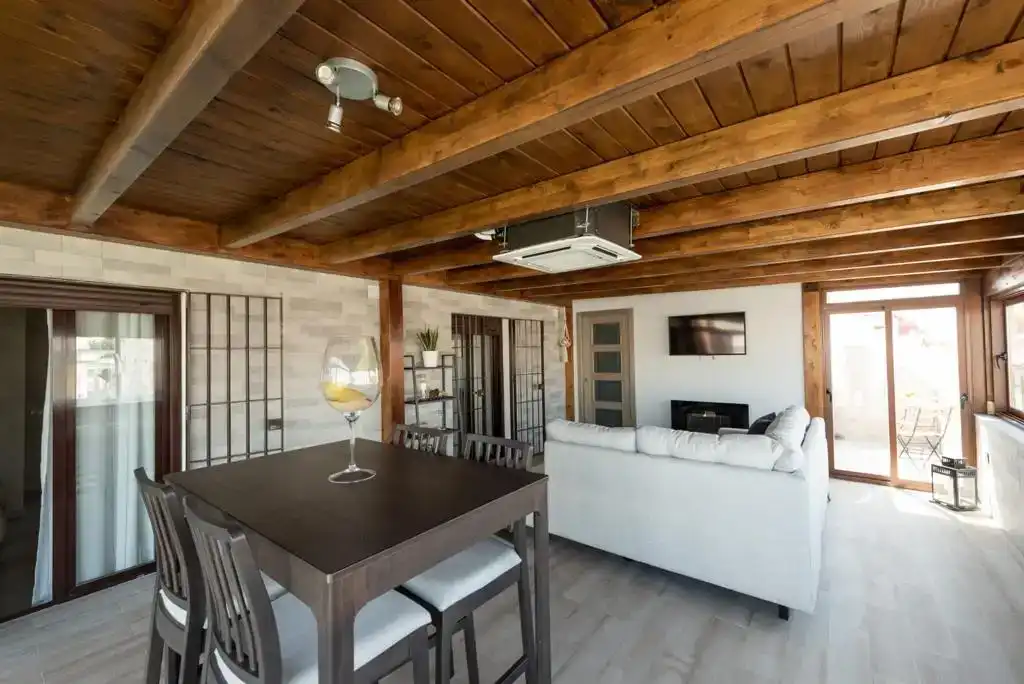 Wohnzimmer von Dachboden zur Miete in Jerez de la Frontera mit Klimaanlage und Balkon