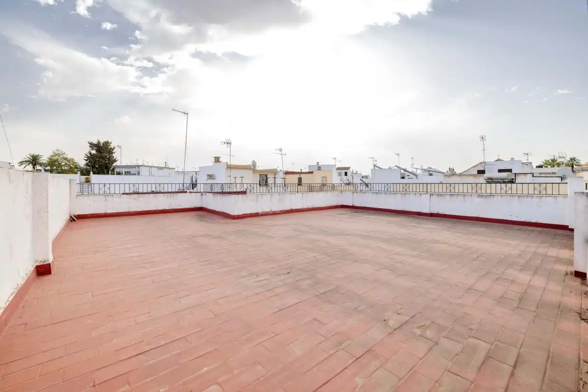 Terrassa de Casa adosada en venda en Dos Hermanas amb Aire condicionat, Calefacció i Jardí privat