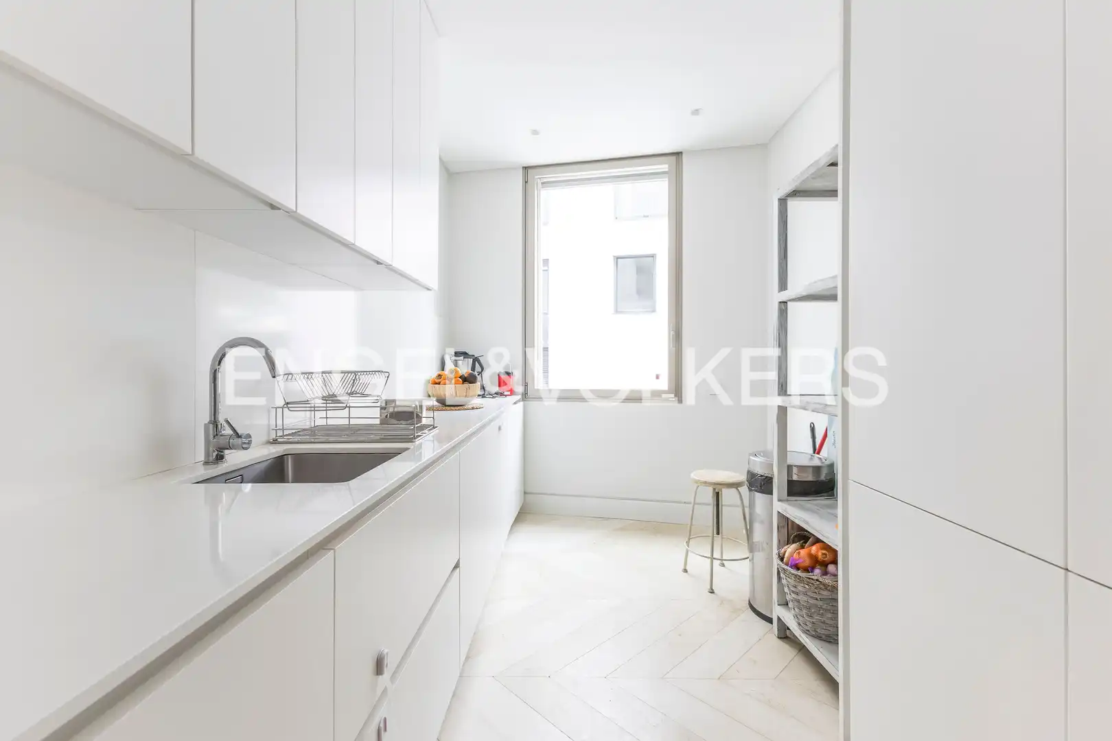 Cuina de Apartament en venda en Madrid amb Calefacció, Jardí privat i Traster