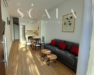 Sala d'estar de Dúplex de lloguer en  Madrid Capital amb Aire condicionat