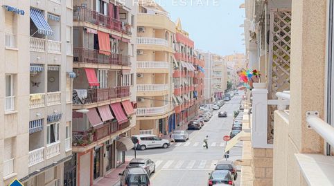 Apartamento con terraza en venta en la provincia de Alicante, Torrevieja, Playa de los Locos. 1 habitación | 48 m² | 450 metros de, imatge 3