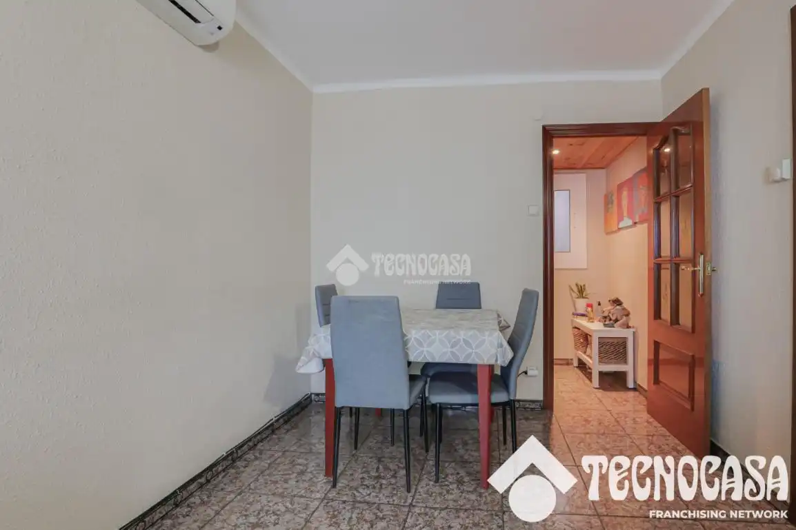 Dining room of Flat for sale in Santa Coloma de Gramenet  with Air Conditioner, Heating and Balcony