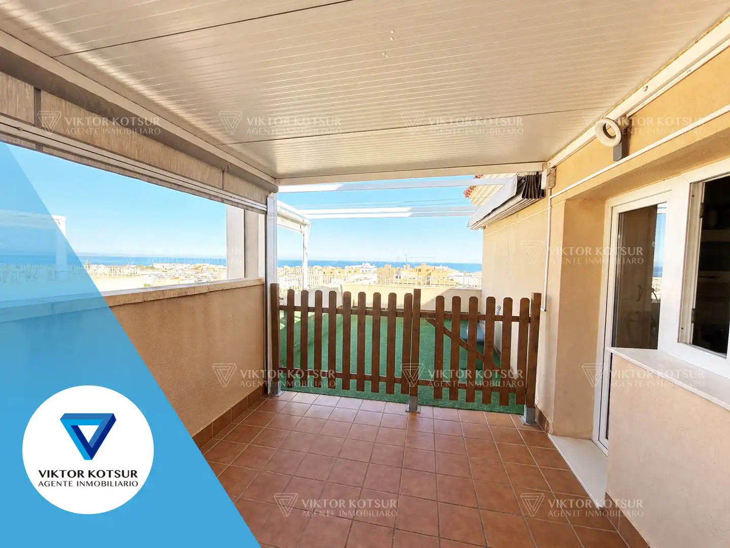 Balcony of Attic for sale in Roquetas de Mar  with Air Conditioner, Parquet flooring and Terrace