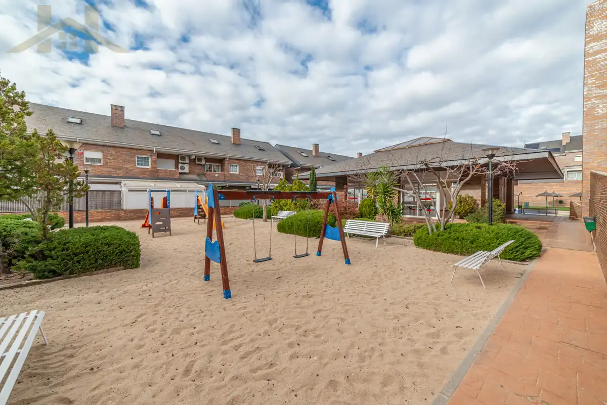 Terrassa de Casa adosada en venda en Villanueva del Pardillo amb Aire condicionat, Calefacció i Parquet