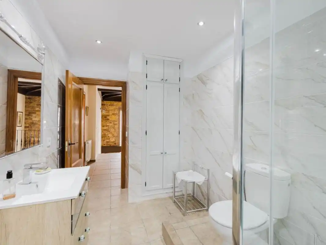 Bany de Casa o xalet en venda en Alhaurín El Grande amb Aire condicionat, Calefacció i Jardí privat