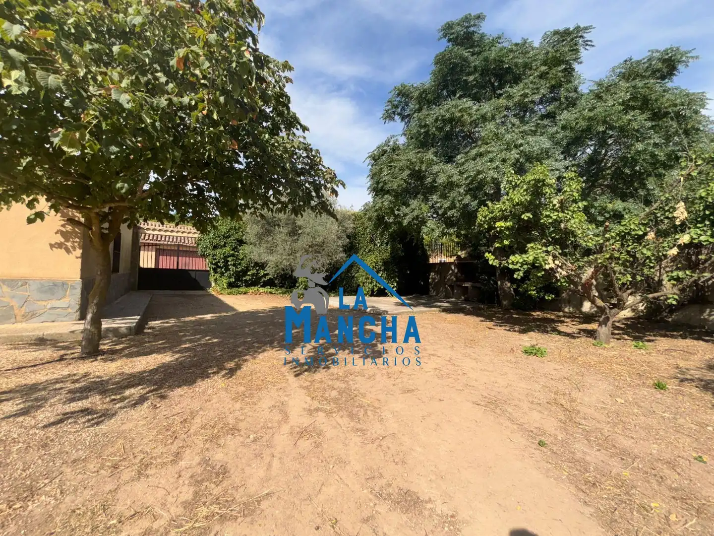 Casa o chalet en venta en Hoya-Gonzalo con Calefacción, Jardín privado y Amueblado