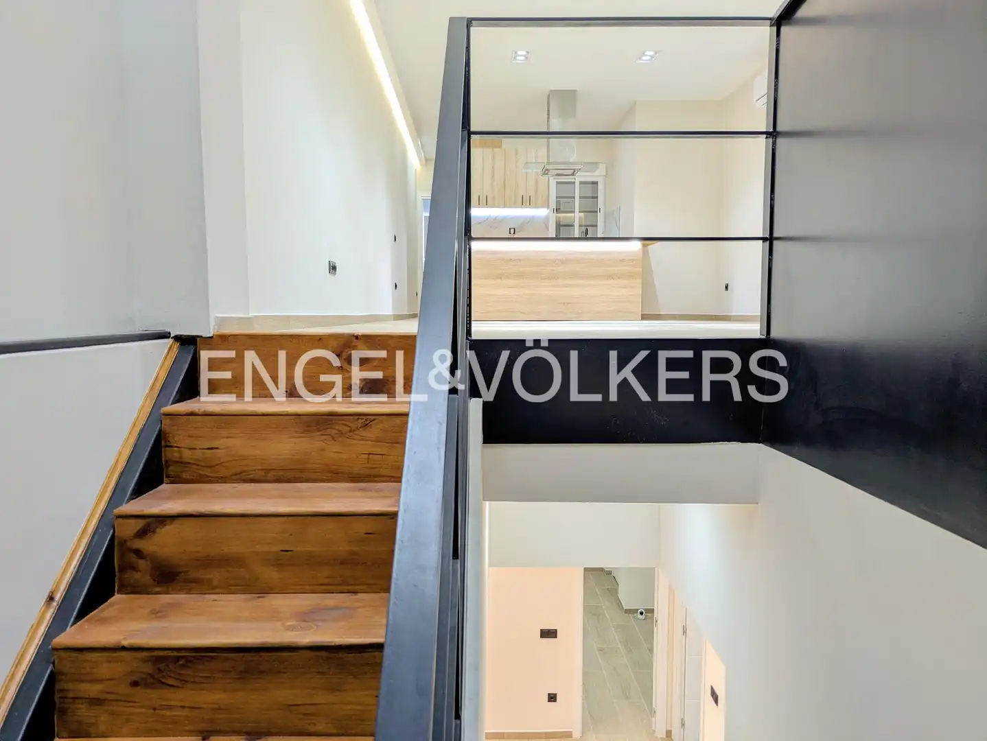 Flat for sale in Barcelona  with Air Conditioner and Heating