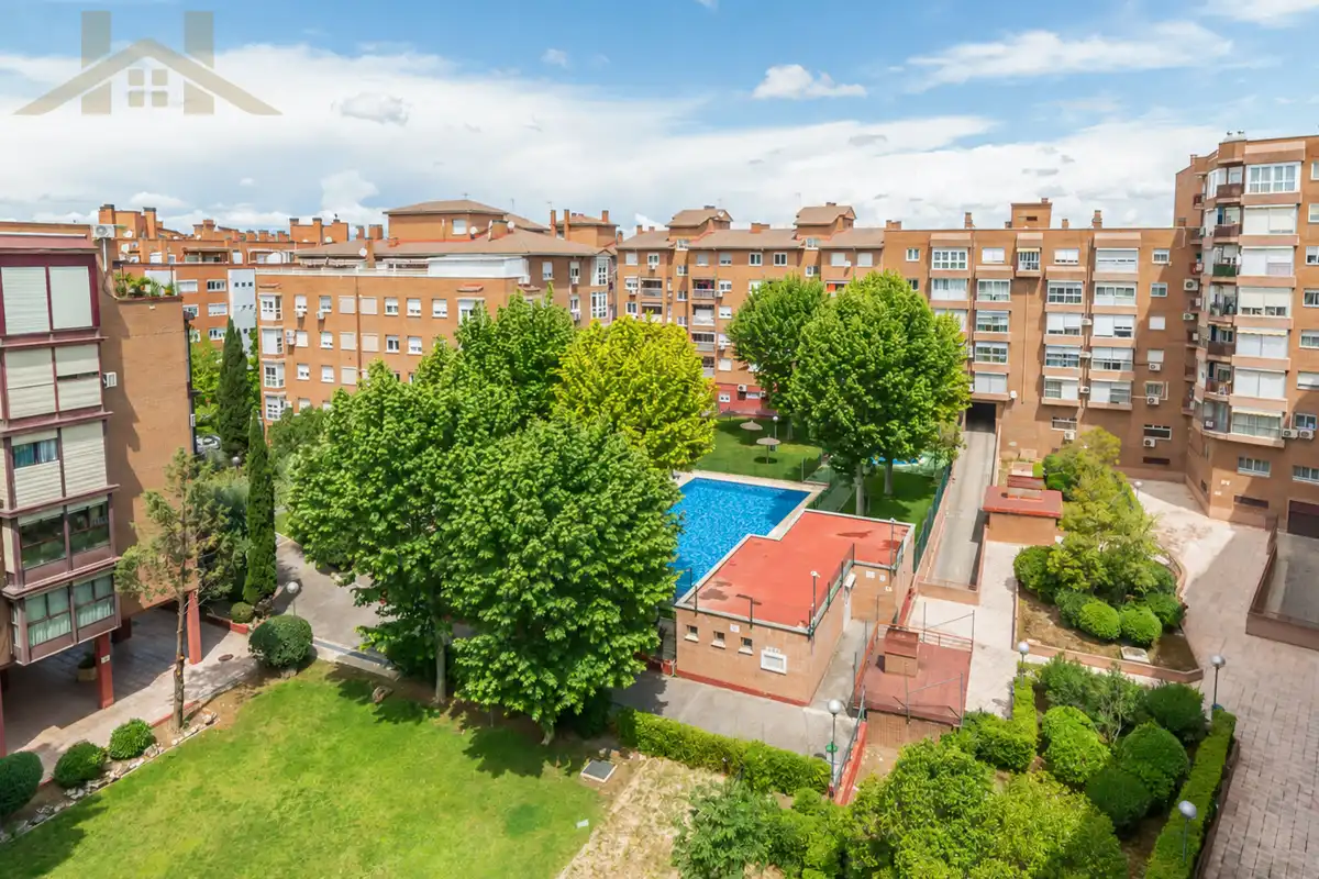 Vista exterior de Piso en venta en Torrejón de Ardoz con Calefacción y Piscina comunitaria