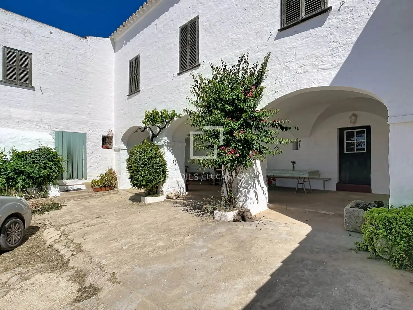 Vista exterior de Finca rústica en venda en Ciutadella de Menorca amb Jardí privat i Traster