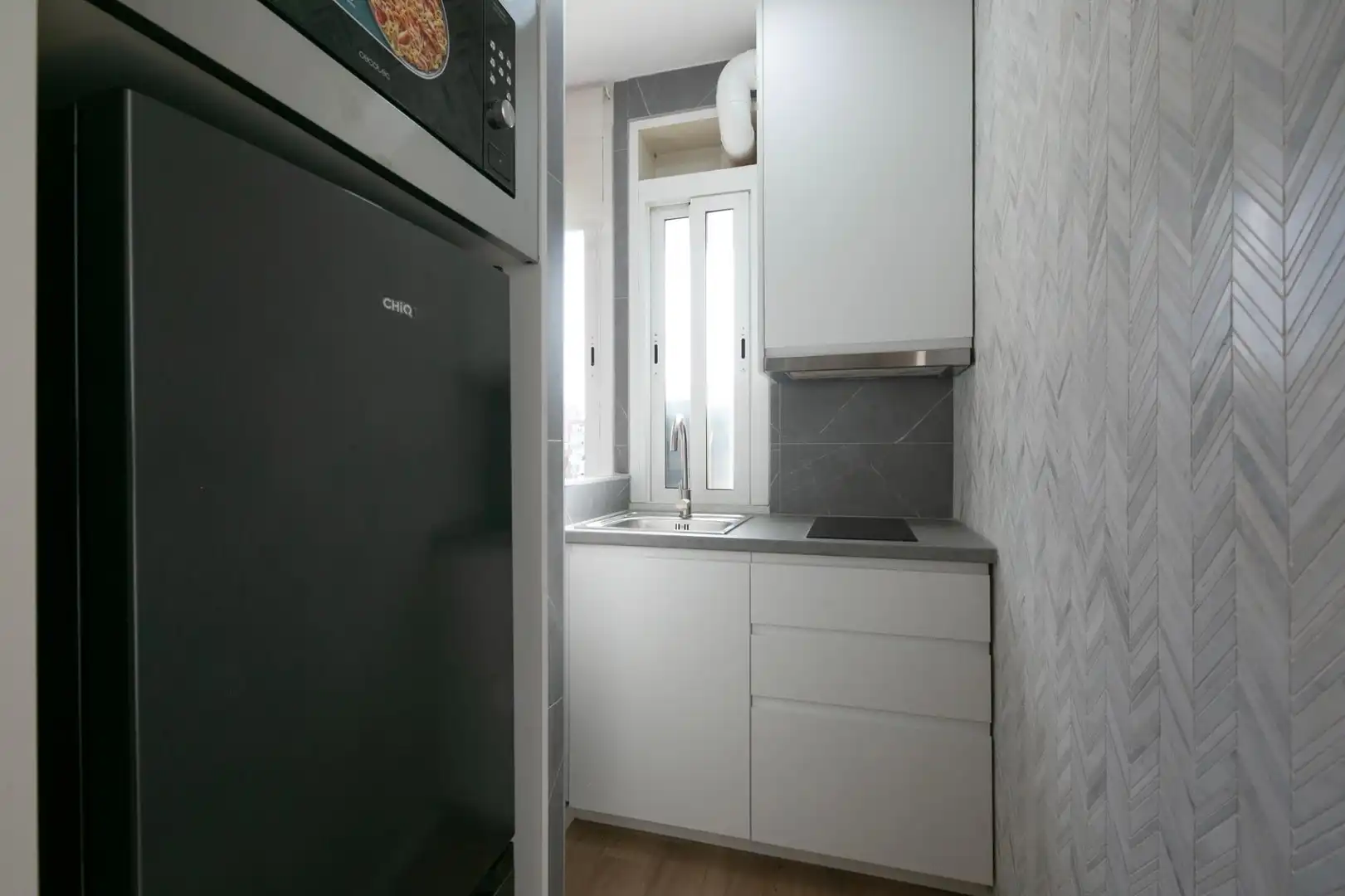 Cuina de Pis de lloguer en L'Hospitalet de Llobregat amb Aire condicionat, Parquet i Moblat