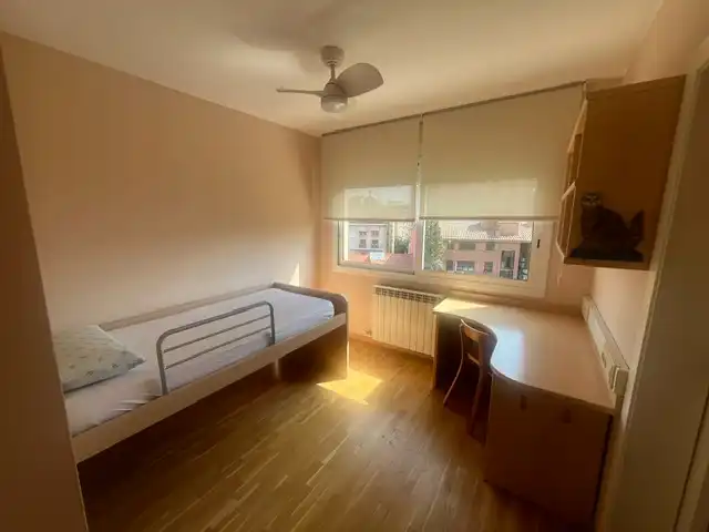 Schlafzimmer von Wohnung zur Miete in Sant Cugat del Vallès mit Klimaanlage, Heizung und Parkett