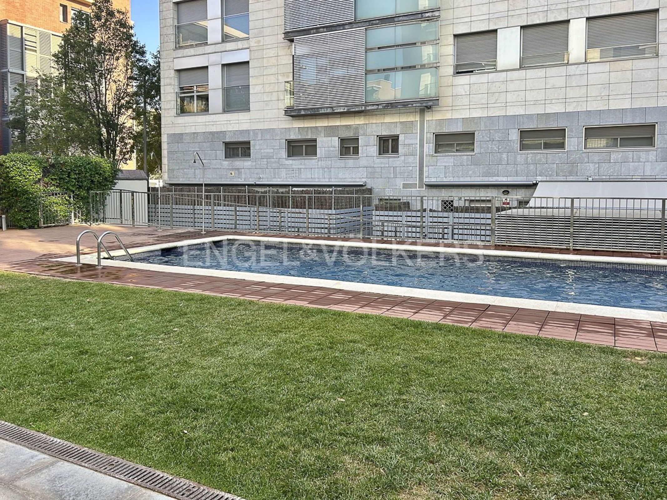 Swimming pool of Apartment for sale in Sant Cugat del Vallès  with Air Conditioner, Heating and Parquet flooring