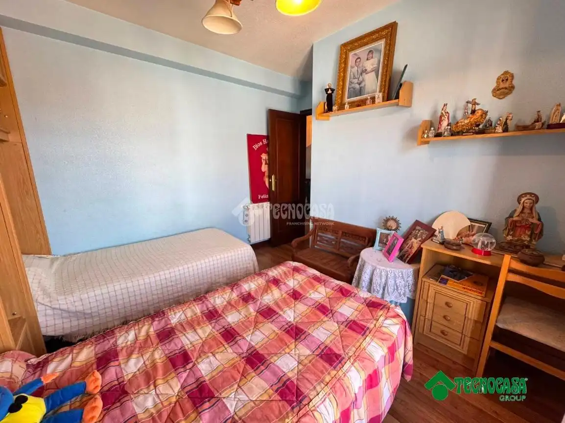 Dormitori de Casa adosada en venda en Gerindote amb Aire condicionat, Calefacció i Jardí privat