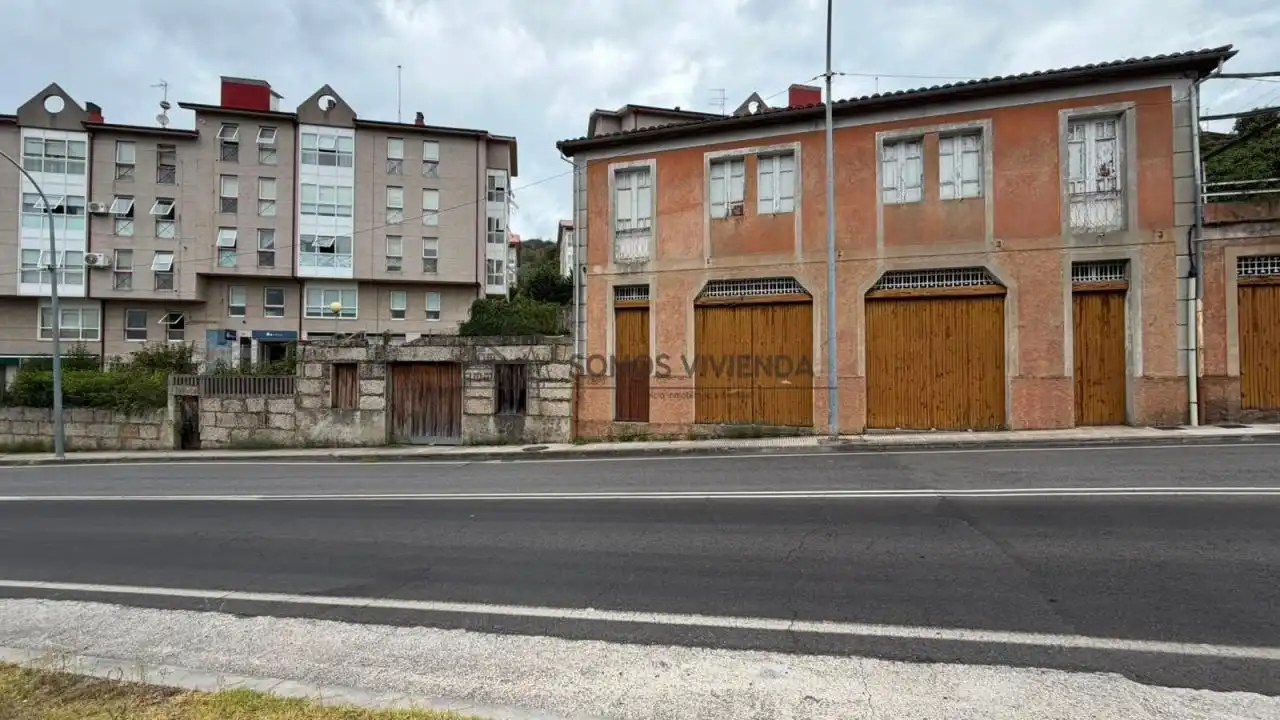 Vista exterior de Casa o xalet en venda en Ourense Capital  amb Jardí privat