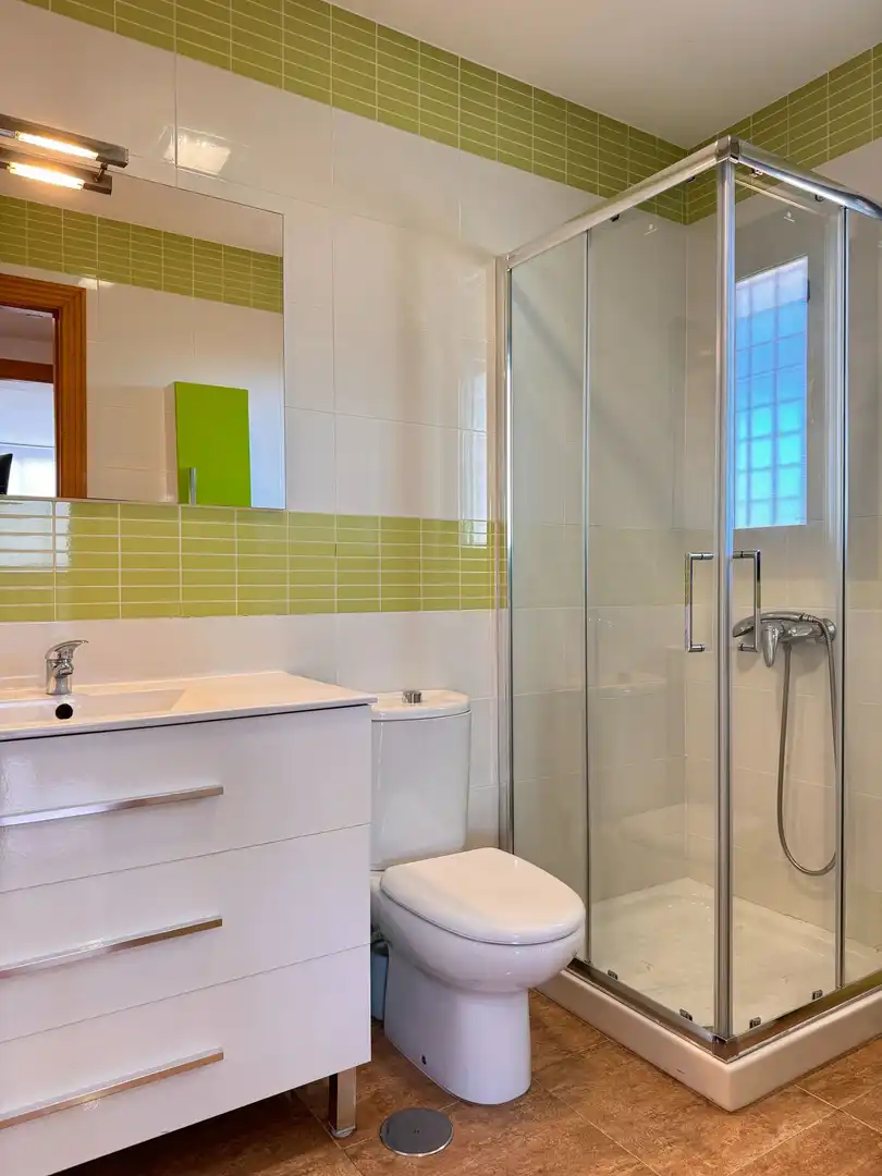 Baño de Ático en venta en Roquetas de Mar con Aire acondicionado, Calefacción y Trastero