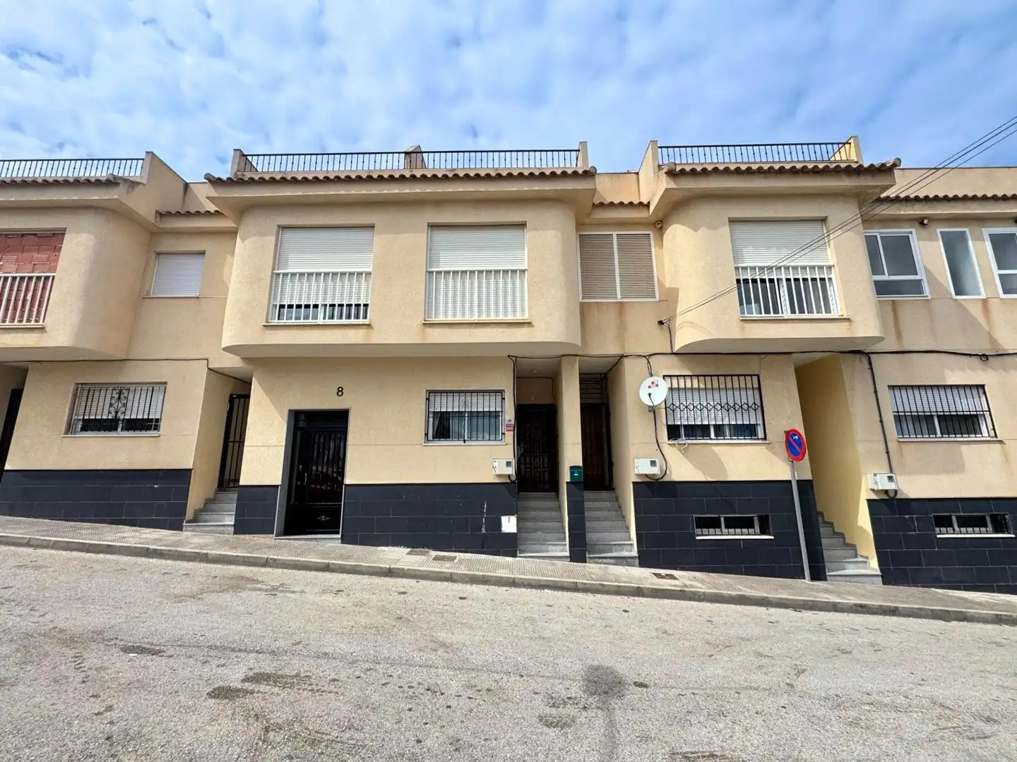 Vista exterior de Dúplex en venta en Cox con Terraza, Trastero y Amueblado