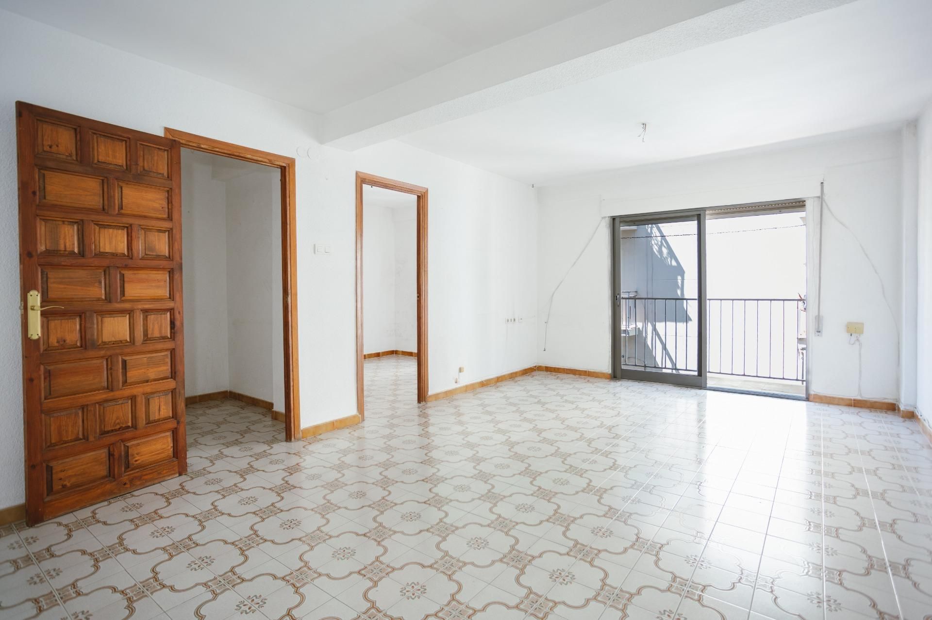 Flat for sale in  Granada Capital  with Balcony