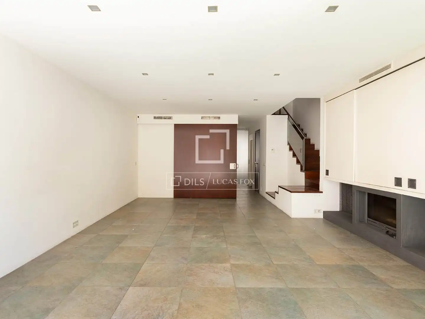 Houses for sale in Barcelona  with Air Conditioner, Terrace and Storage room
