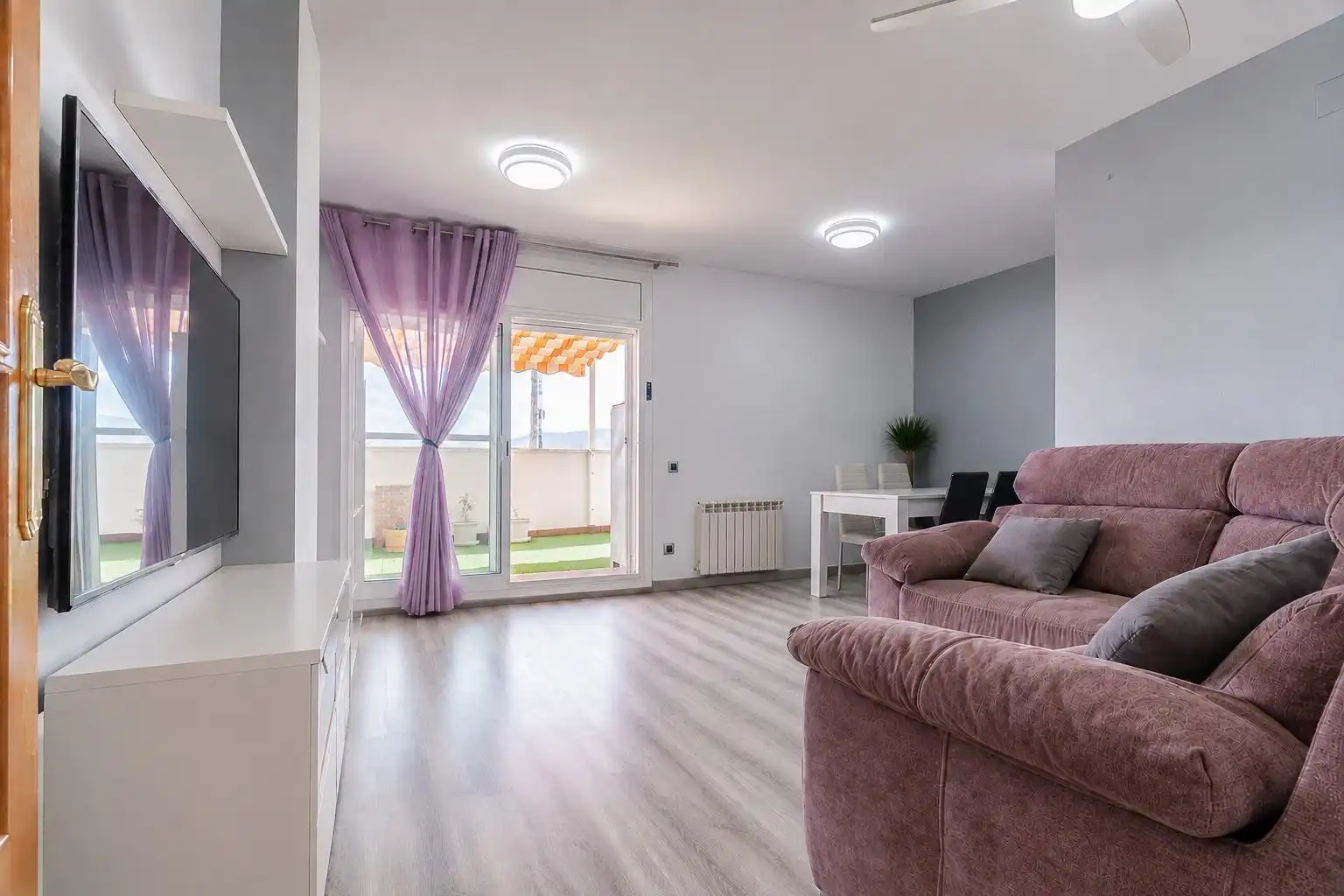 Wohnzimmer von Dachboden zum Verkauf in El Vendrell mit Heizung, Parkett und Terrasse