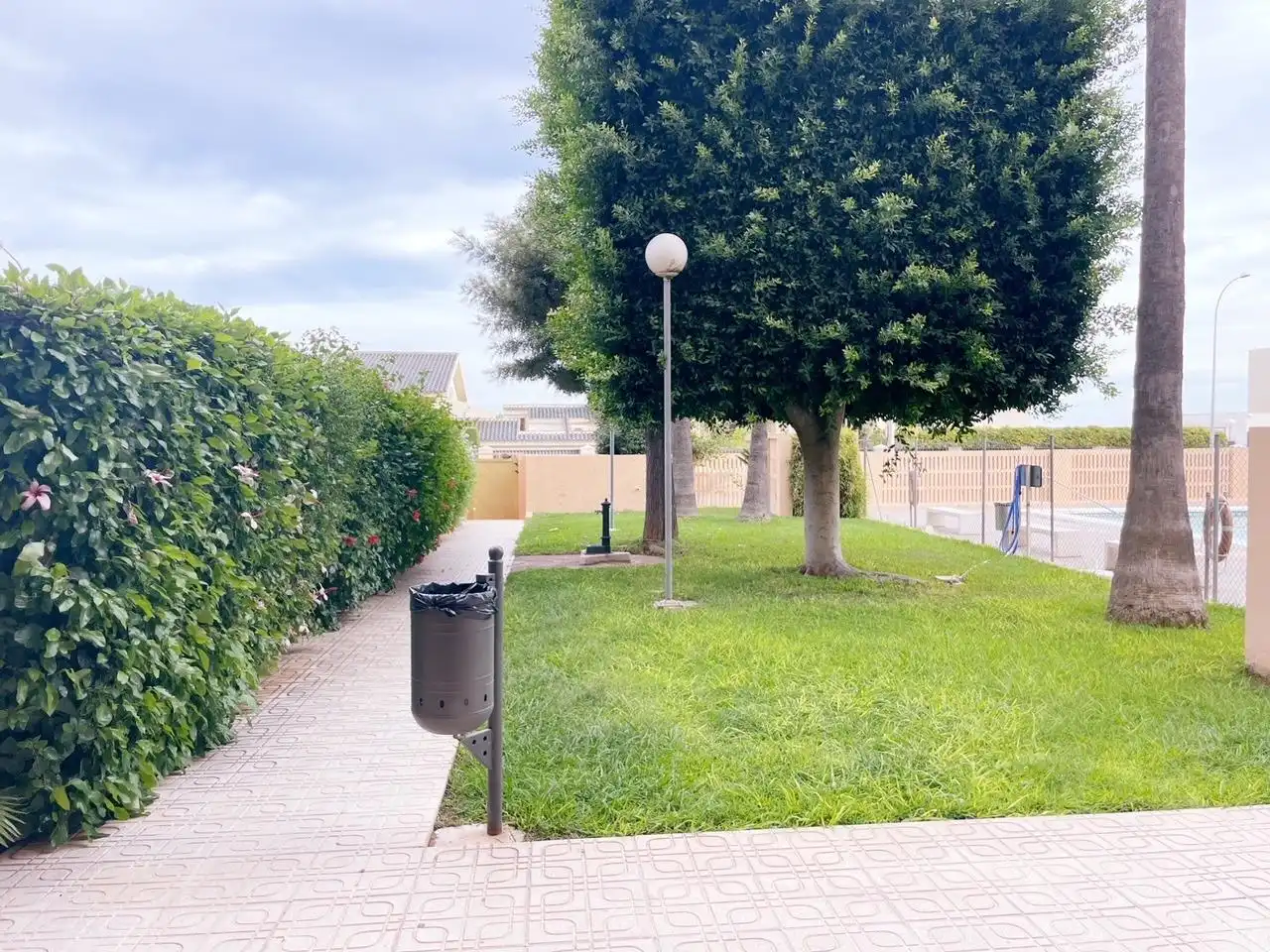 Vista exterior de Apartamento de alquiler en Benicasim / Benicàssim con Jardín privado, Terraza y Amueblado