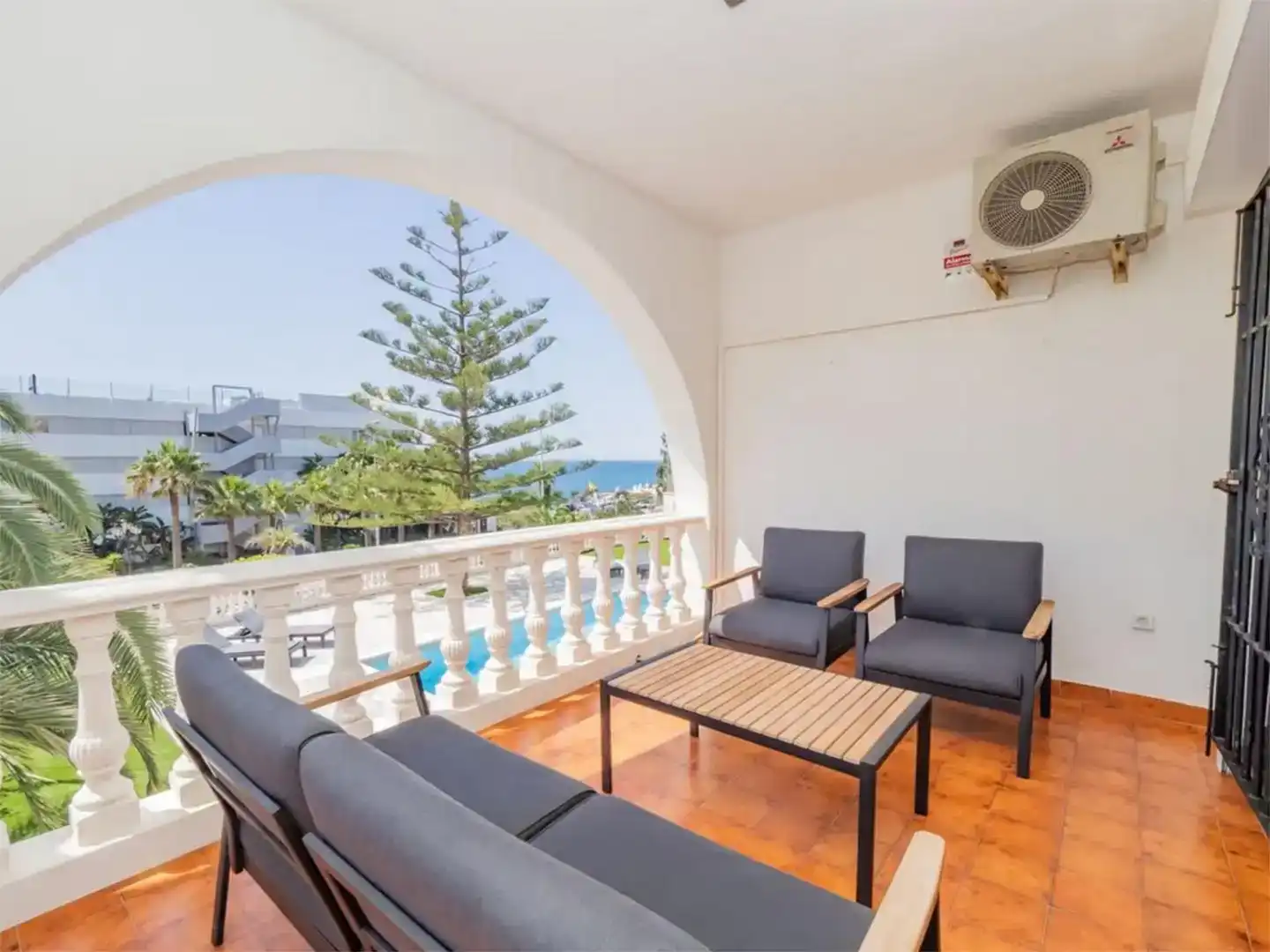Terraza de Casa o chalet de alquiler en Benalmádena con Aire acondicionado, Jardín privado y Piscina